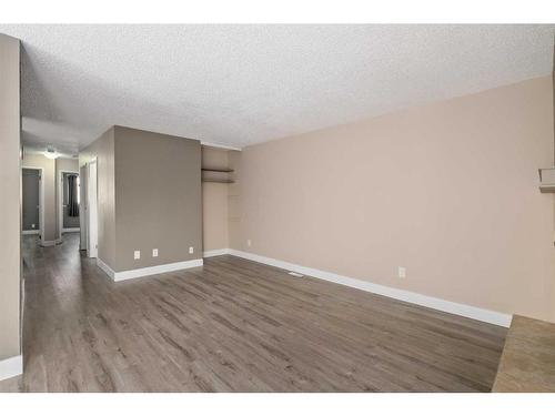 7228 & 7230 Ogden Road Se, Calgary, AB - Indoor Photo Showing Other Room