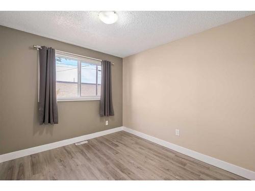 7228 & 7230 Ogden Road Se, Calgary, AB - Indoor Photo Showing Other Room