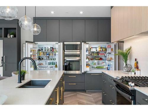 401-4275 Norford Avenue Nw, Calgary, AB - Indoor Photo Showing Kitchen With Double Sink With Upgraded Kitchen