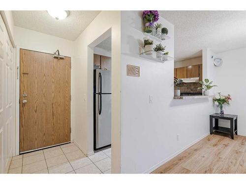 109-1712 38 Street Se, Calgary, AB - Indoor Photo Showing Other Room