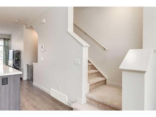 988 Sherwood Boulevard Nw, Calgary, AB - Indoor