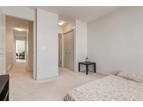 988 Sherwood Boulevard Nw, Calgary, AB - Indoor Photo Showing Bedroom