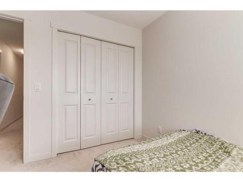 988 Sherwood Boulevard Nw, Calgary, AB - Indoor Photo Showing Bedroom