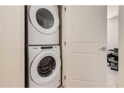 988 Sherwood Boulevard Nw, Calgary, AB - Indoor Photo Showing Laundry Room