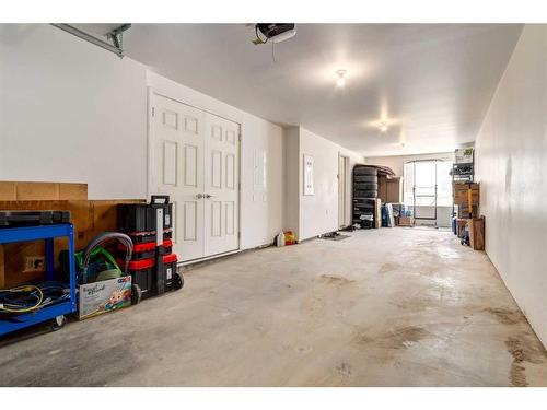 988 Sherwood Boulevard Nw, Calgary, AB - Indoor Photo Showing Garage