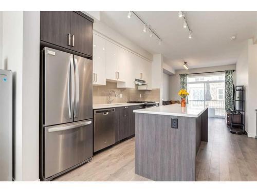 988 Sherwood Boulevard Nw, Calgary, AB - Indoor Photo Showing Kitchen With Upgraded Kitchen