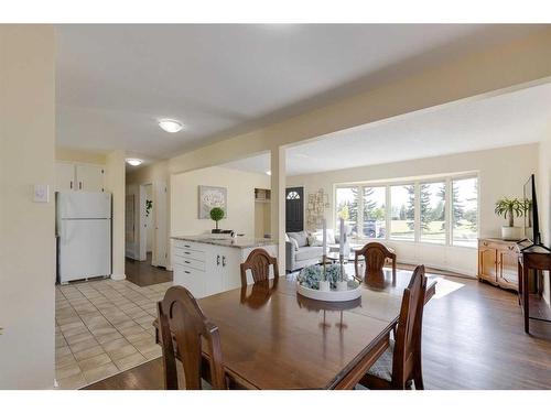 4616 33 Avenue Sw, Calgary, AB - Indoor Photo Showing Dining Room