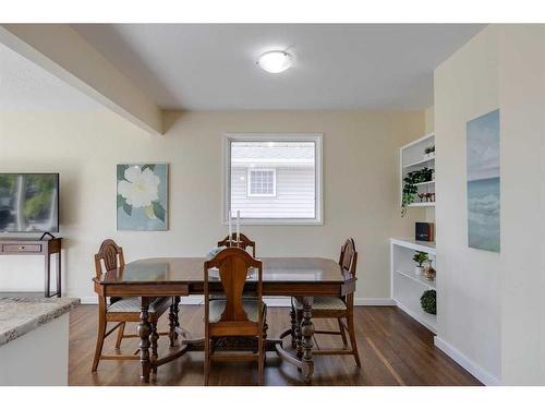 4616 33 Avenue Sw, Calgary, AB - Indoor Photo Showing Dining Room