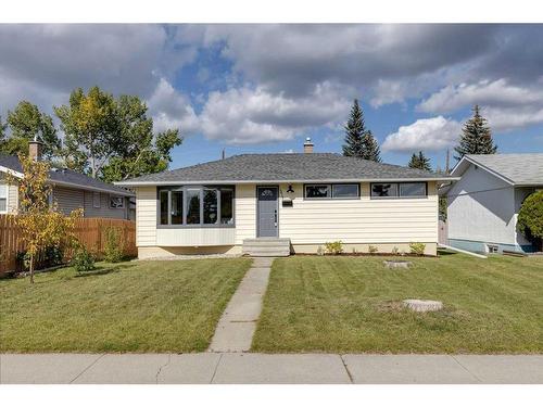 4616 33 Avenue Sw, Calgary, AB - Outdoor