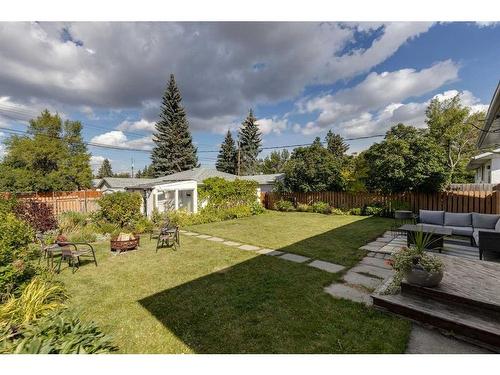 4616 33 Avenue Sw, Calgary, AB - Outdoor