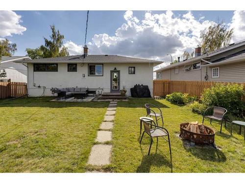 4616 33 Avenue Sw, Calgary, AB - Outdoor