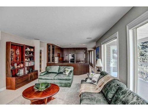 32 Patterson Crescent Sw, Calgary, AB - Indoor Photo Showing Living Room