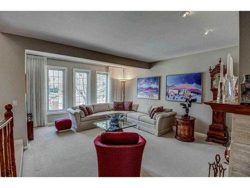 32 Patterson Crescent Sw, Calgary, AB - Indoor Photo Showing Living Room