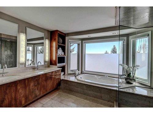 32 Patterson Crescent Sw, Calgary, AB - Indoor Photo Showing Bathroom