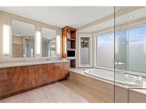 32 Patterson Crescent Sw, Calgary, AB - Indoor Photo Showing Bathroom