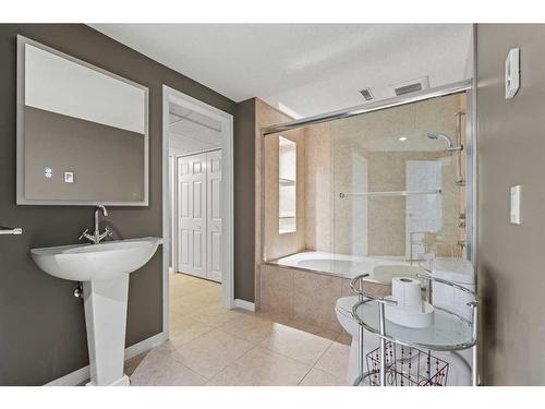 32 Patterson Crescent Sw, Calgary, AB - Indoor Photo Showing Bathroom