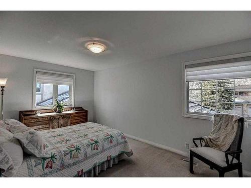 32 Patterson Crescent Sw, Calgary, AB - Indoor Photo Showing Bedroom