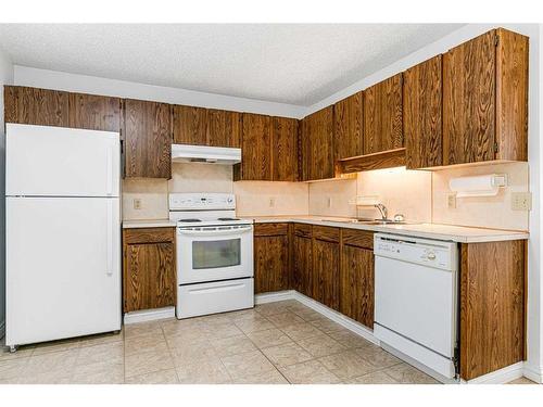 20-380 Bermuda Drive Nw, Calgary, AB - Indoor Photo Showing Kitchen