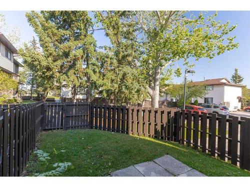 20-380 Bermuda Drive Nw, Calgary, AB - Outdoor With Backyard