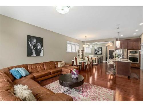 318 Mahogany Manor Se, Calgary, AB - Indoor Photo Showing Living Room