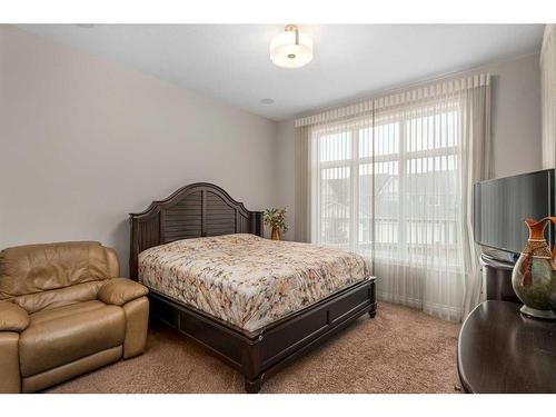 318 Mahogany Manor Se, Calgary, AB - Indoor Photo Showing Bedroom