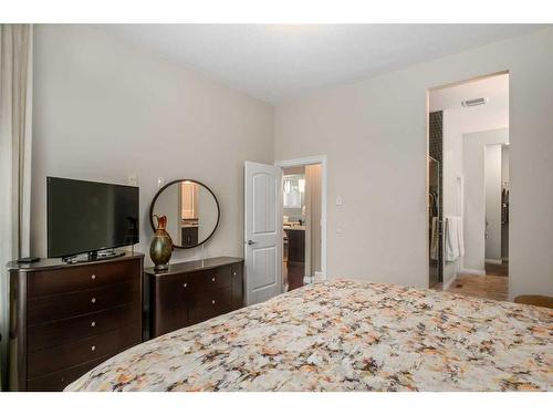 318 Mahogany Manor Se, Calgary, AB - Indoor Photo Showing Bedroom