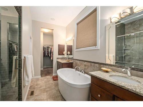 318 Mahogany Manor Se, Calgary, AB - Indoor Photo Showing Bathroom