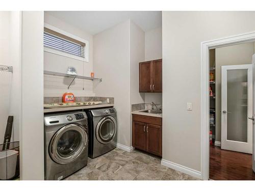 318 Mahogany Manor Se, Calgary, AB - Indoor Photo Showing Laundry Room