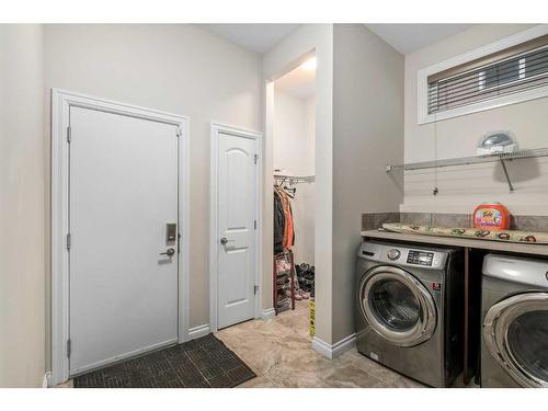 318 Mahogany Manor Se, Calgary, AB - Indoor Photo Showing Laundry Room