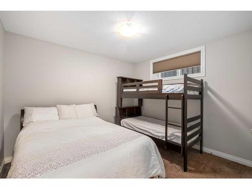 318 Mahogany Manor Se, Calgary, AB - Indoor Photo Showing Bedroom