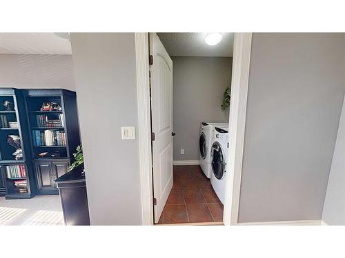 943 Auburn Bay Boulevard Se, Calgary, AB - Indoor Photo Showing Laundry Room