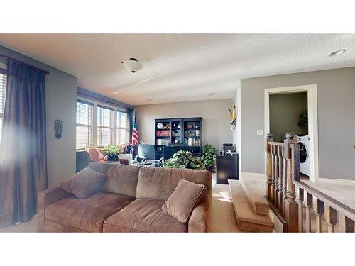 943 Auburn Bay Boulevard Se, Calgary, AB - Indoor Photo Showing Living Room