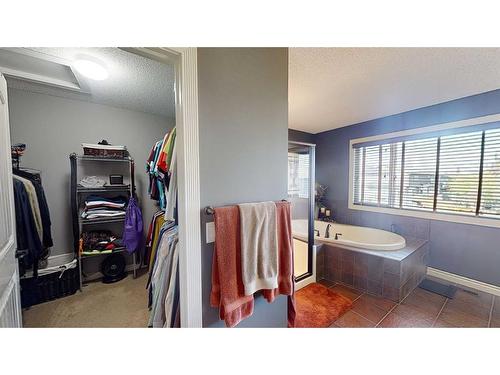 943 Auburn Bay Boulevard Se, Calgary, AB - Indoor Photo Showing Bathroom