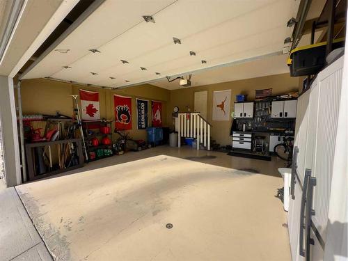 943 Auburn Bay Boulevard Se, Calgary, AB - Indoor Photo Showing Garage