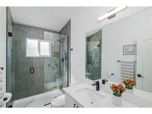 1315 105 Avenue Sw, Calgary, AB - Indoor Photo Showing Bathroom