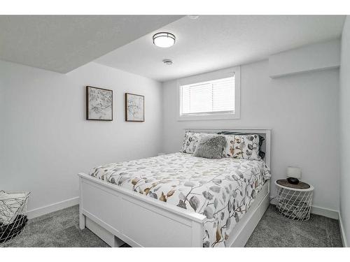 1315 105 Avenue Sw, Calgary, AB - Indoor Photo Showing Bedroom