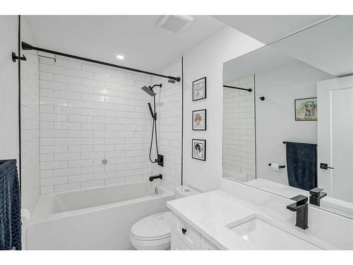 1315 105 Avenue Sw, Calgary, AB - Indoor Photo Showing Bathroom