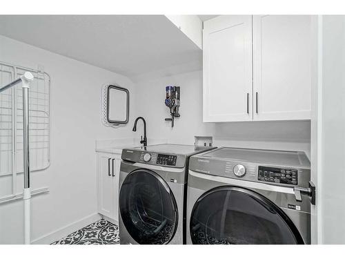 1315 105 Avenue Sw, Calgary, AB - Indoor Photo Showing Laundry Room