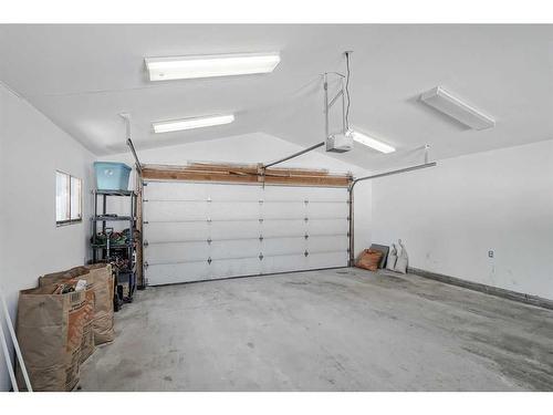 1315 105 Avenue Sw, Calgary, AB - Indoor Photo Showing Garage