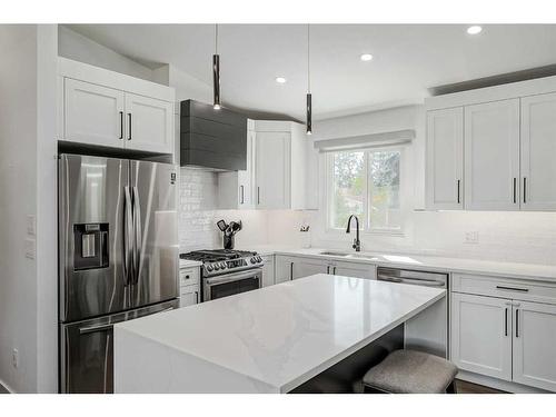 1315 105 Avenue Sw, Calgary, AB - Indoor Photo Showing Kitchen With Upgraded Kitchen