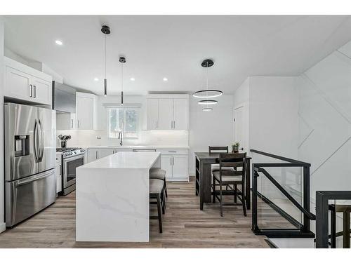 1315 105 Avenue Sw, Calgary, AB - Indoor Photo Showing Kitchen With Upgraded Kitchen