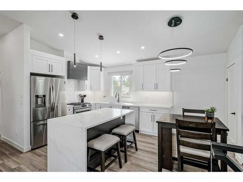 1315 105 Avenue Sw, Calgary, AB - Indoor Photo Showing Kitchen With Upgraded Kitchen