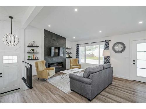 1315 105 Avenue Sw, Calgary, AB - Indoor Photo Showing Living Room With Fireplace