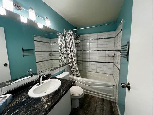 29 Falshire Terrace Ne, Calgary, AB - Indoor Photo Showing Bathroom