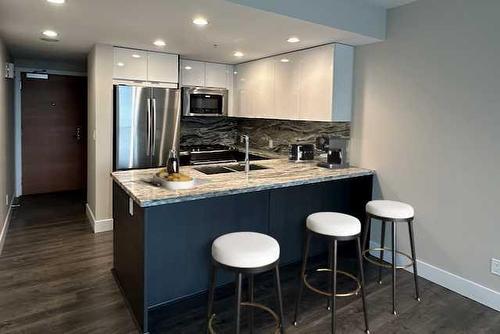 1505-519 Riverfront Avenue Se, Calgary, AB - Indoor Photo Showing Kitchen With Upgraded Kitchen