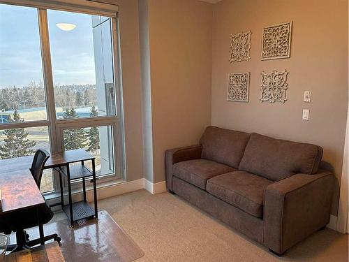 407-2505 17 Avenue Sw, Calgary, AB - Indoor Photo Showing Living Room