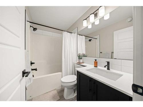 125 Dawson Drive, Chestermere, AB - Indoor Photo Showing Bathroom