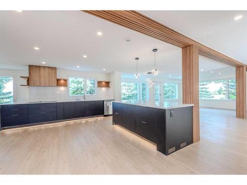 40 Patterson Rise Sw, Calgary, AB - Indoor Photo Showing Kitchen