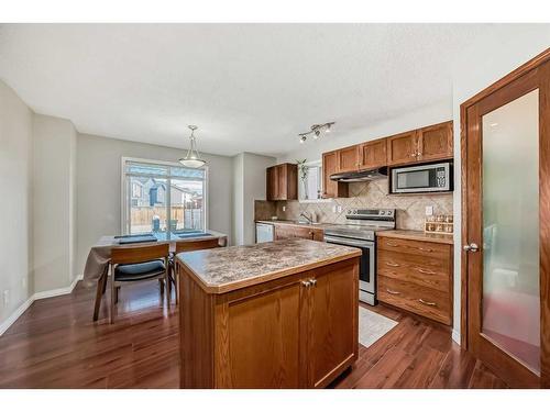 953 Taradale Drive Ne, Calgary, AB - Indoor Photo Showing Kitchen