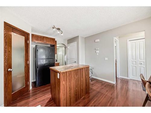 953 Taradale Drive Ne, Calgary, AB - Indoor Photo Showing Kitchen